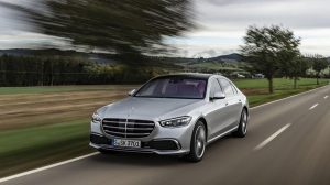 Mercedes-Benz Pertahankan Posisi Teratas